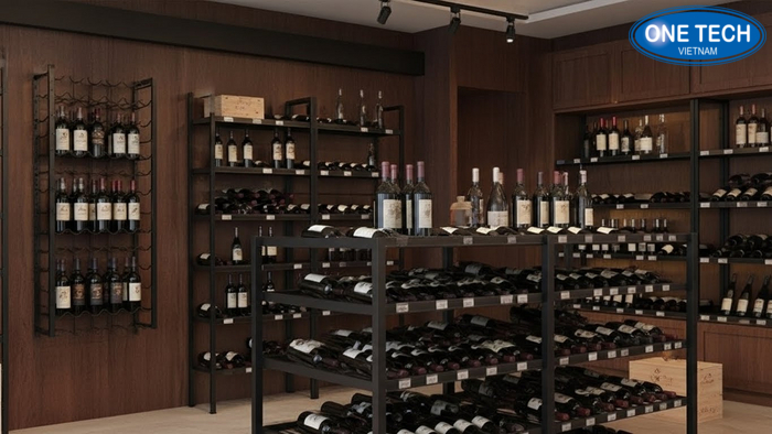 So sánh kệ treo tường, kệ đứng áp tường và kệ đảo trưng bày rượu