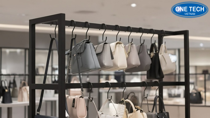 Mẫu kệ treo hoặc móc treo trưng bày túi xách tiết kiệm diện tích