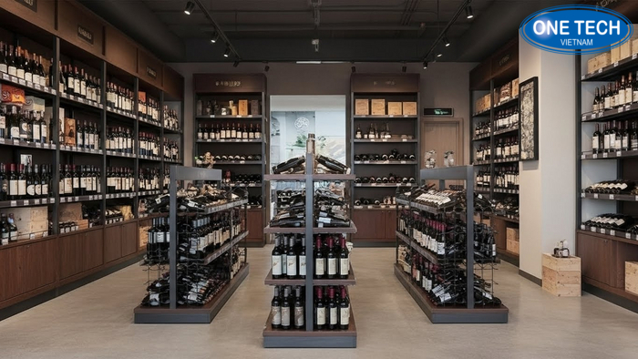 Sơ đồ layout shop rượu với kệ áp tường và kệ trung tâm tạo luồng di chuyển