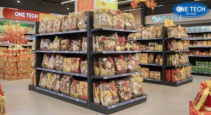 Ụ trưng bày kết hợp kệ trưng bày giỏ quà Tết tạo khu vực linh hoạt, dễ thu hút khách