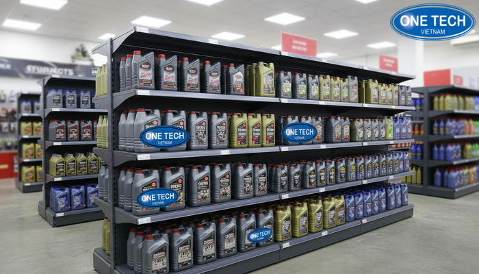 Ví dụ bố trí kệ dầu nhớt trong cửa hàng phụ tùng xe máy dễ nhìn dễ lấy