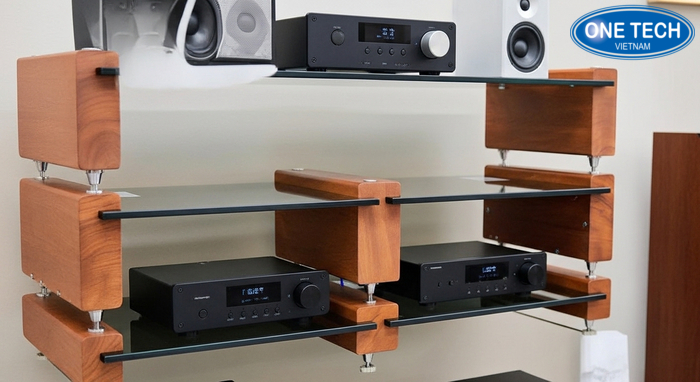 Kệ kính cường lực để loa và amply phong cách tối giản